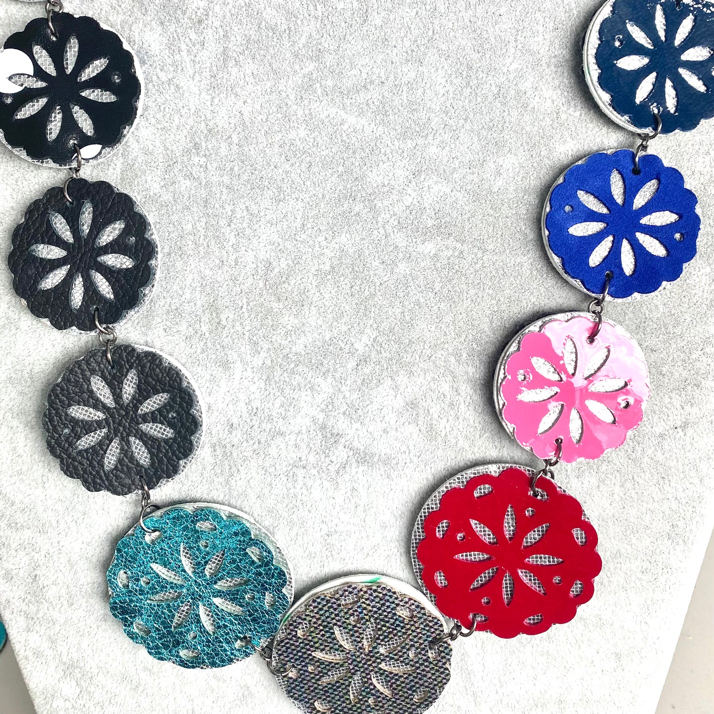 Fabulous Reversible Flower Necklace