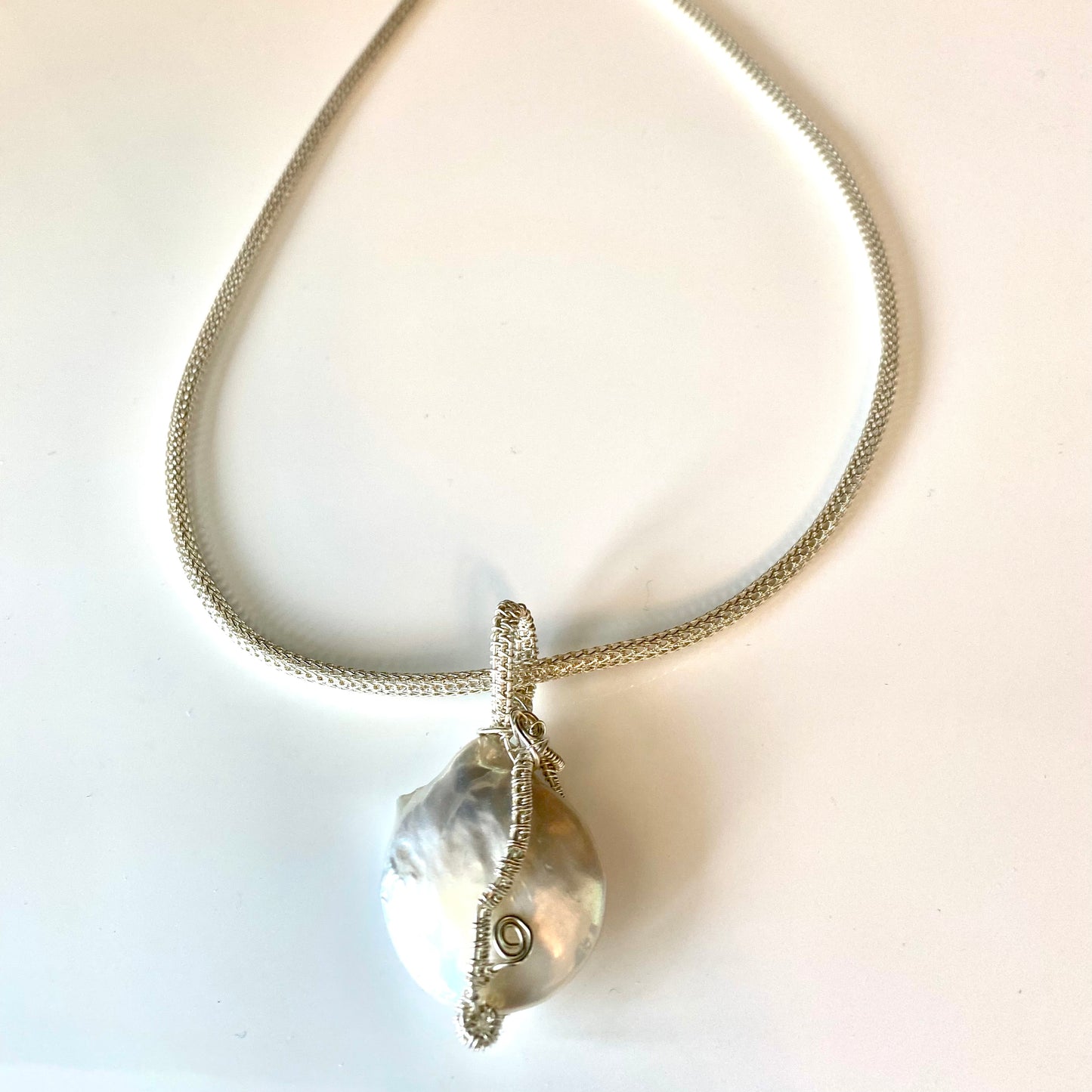 Eye Catching Luxurious Coin Pearl Pendant Necklace