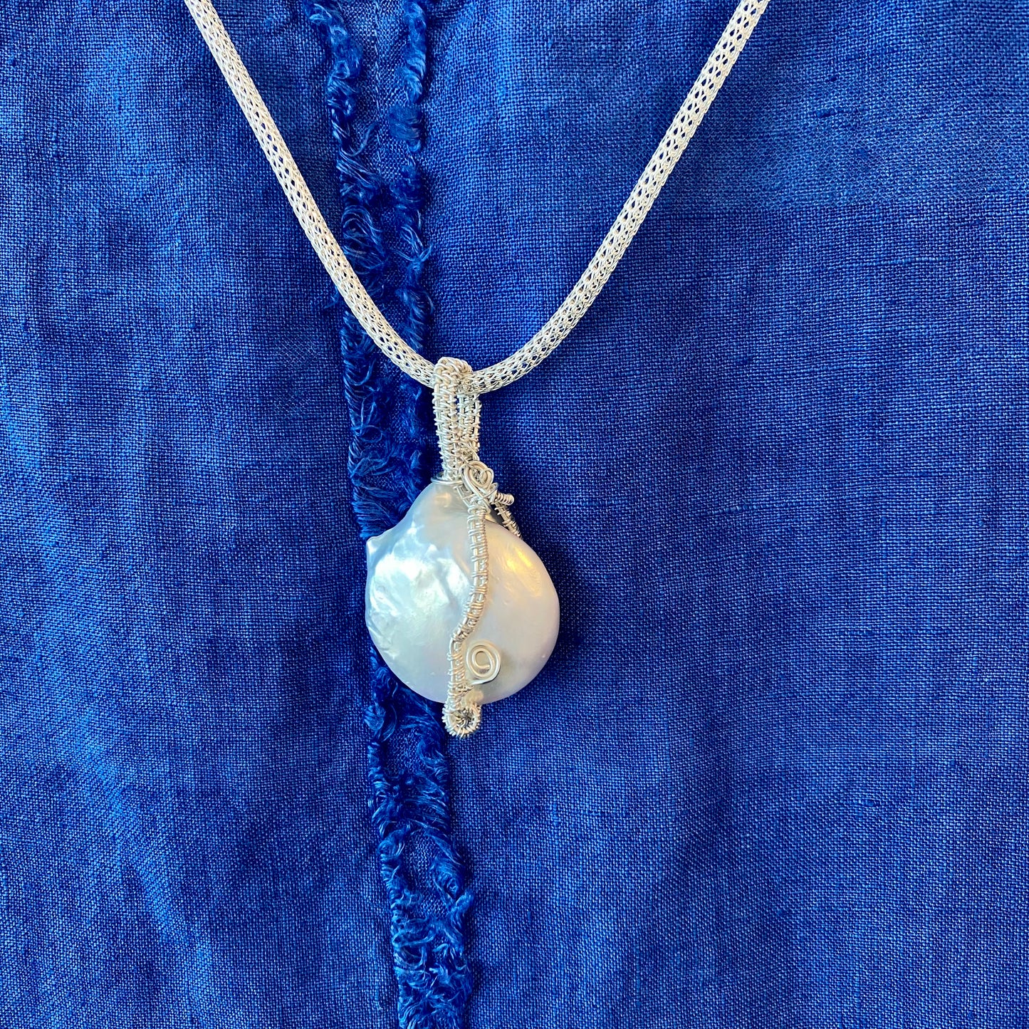 Eye Catching Luxurious Coin Pearl Pendant Necklace