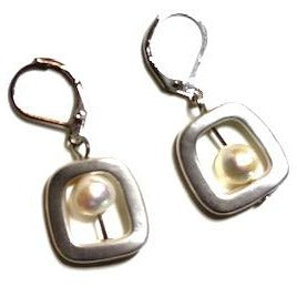 Short Fresh Water Pearl and Silver Necklace
