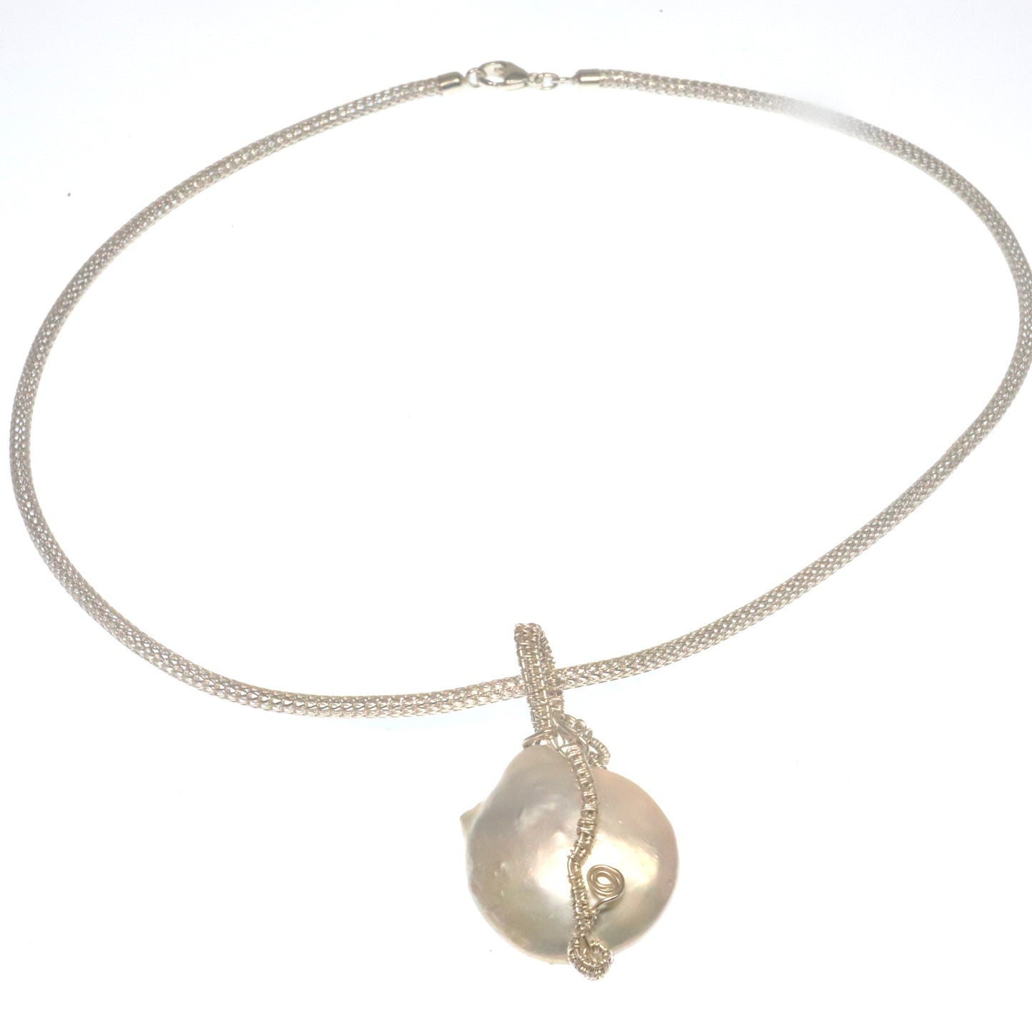 Eye Catching Luxurious Coin Pearl Pendant Necklace