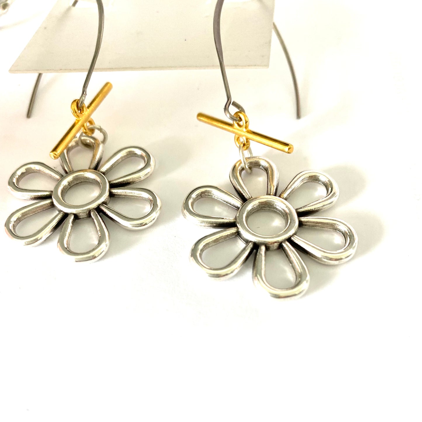 Daisy Earrings with a touch of Gold