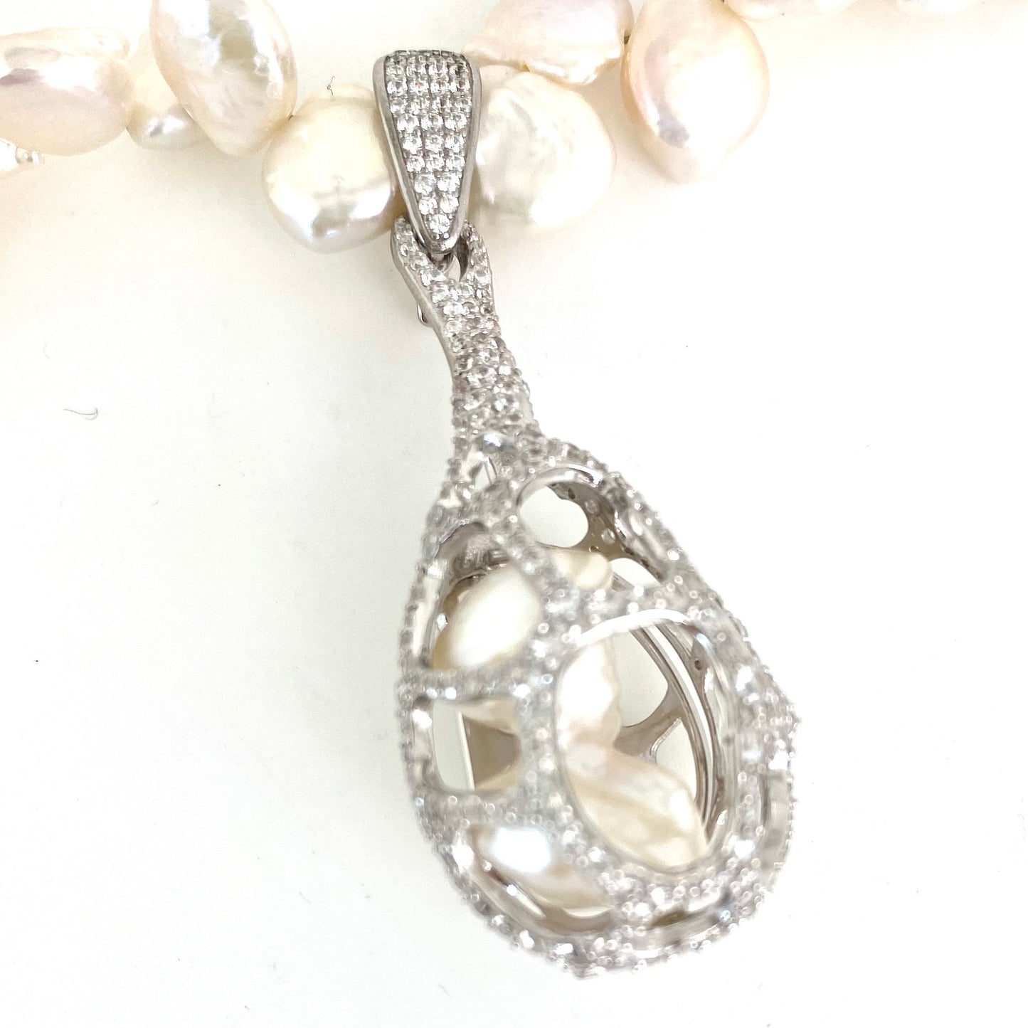 Iconic Pearl Pendant Necklace