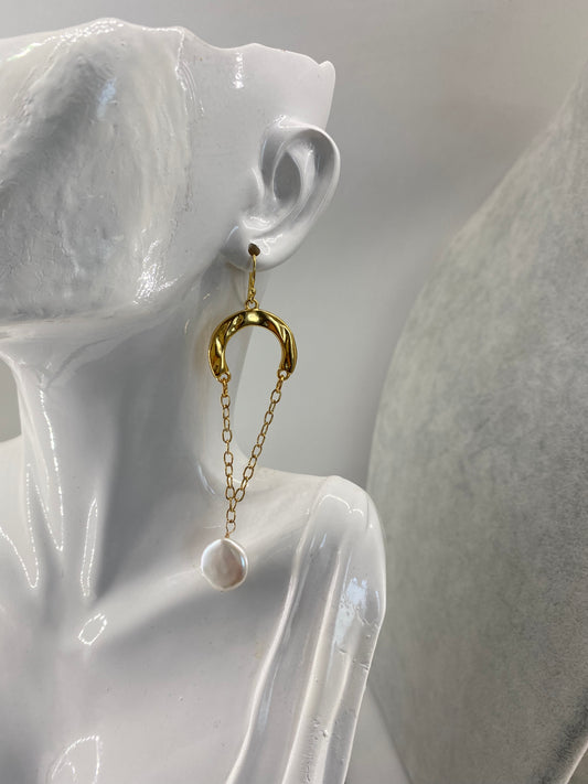 Half circle Gold Earrings with freshwater coin pearl